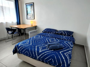 PROMO!!! 2-Bedroom Home Near Airport, Train Station!, Melbourne